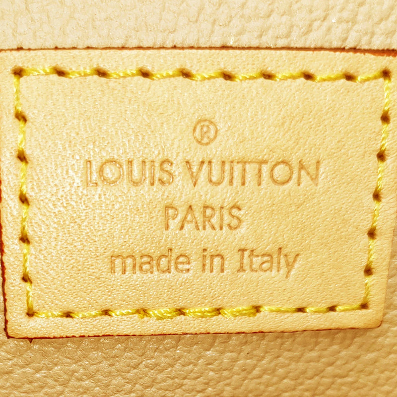 Louis Vuitton Small Vuitton Toiletry Bag 15 cm ref.111838 - Joli Closet