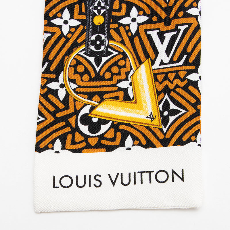 Louis Vuitton Silk Monogram Giant Jungle Bandeau Scarf (SHF-22135) – LuxeDH