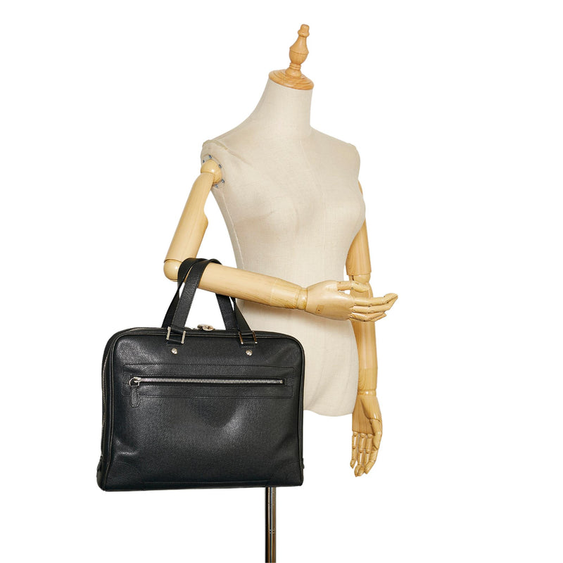 Lot 253 - A Louis Vuitton Igor Taiga leather briefcase