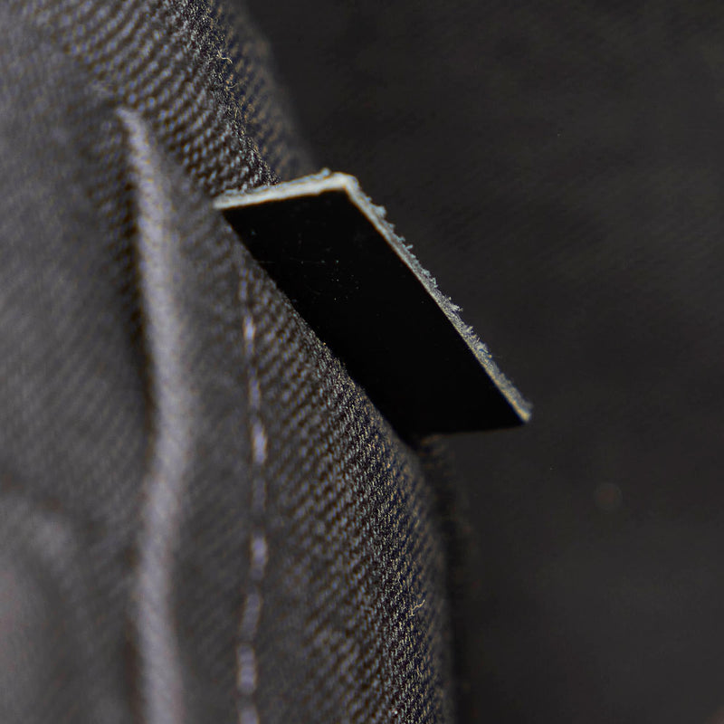 Louis Vuitton Kasai Clutch - close up look 