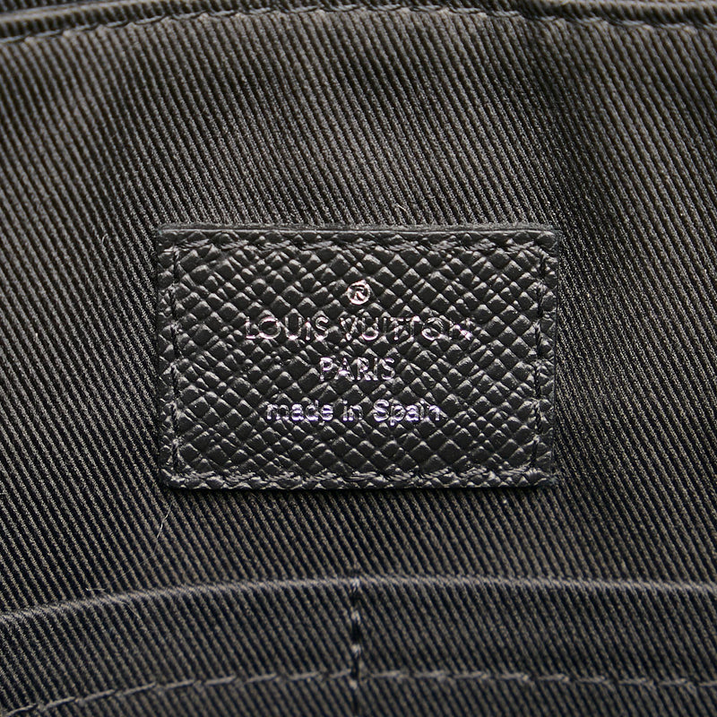 Louis Vuitton Monogram Taigarama Outdoor Messenger (SHG-3KVgCo) – LuxeDH