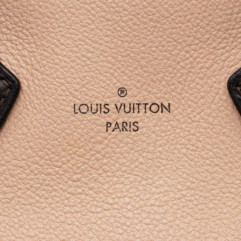 ❤️SOLD❤️Louis Vuitton hobo Dauphine mm $2899 #louisvuitton #fashion  #designer