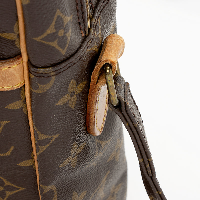 Louis Vuitton Vintage Monogram Canvas e Shoulder Bag (SHF-21722) –  LuxeDH