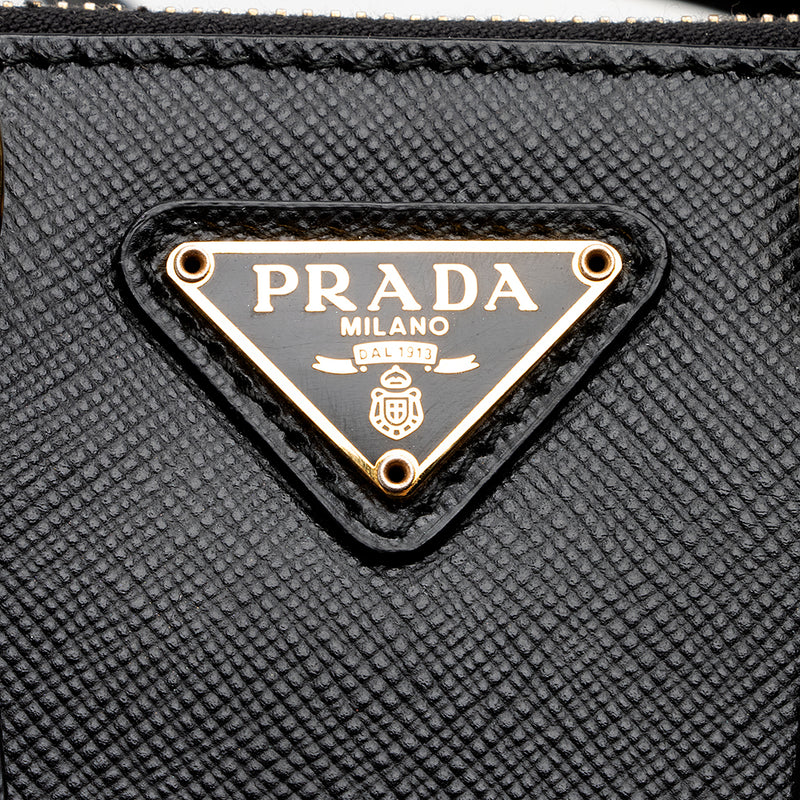 Prada bag in saffiano leather with logo