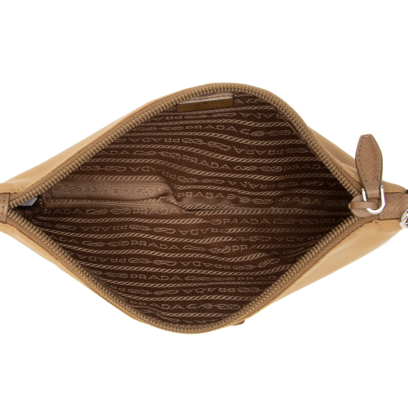 Prada Tessuto Saffiano Piatto Maniglia Wristlet Clutch (SHF-lfeDk8) – LuxeDH
